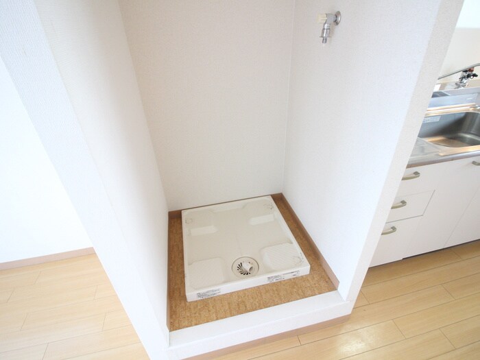 物件内観写真15　(洗濯機置場)