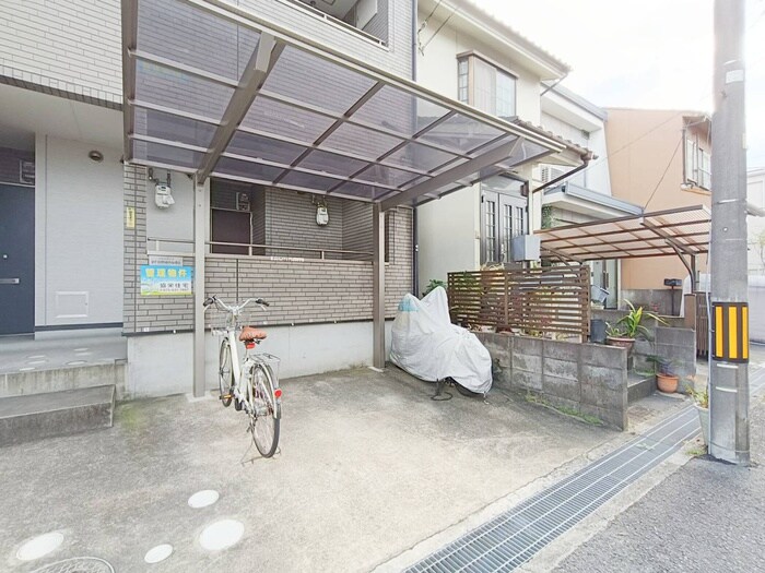 物件外観写真5　(駐輪場)