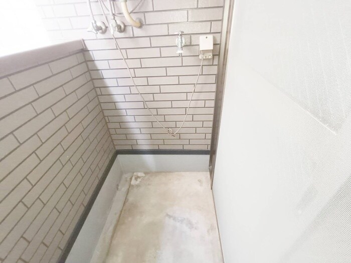 物件内観写真16　(洗濯機置場)