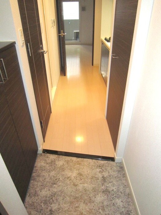 物件内観写真14　(玄関)