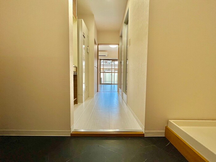 物件内観写真7　(玄関)