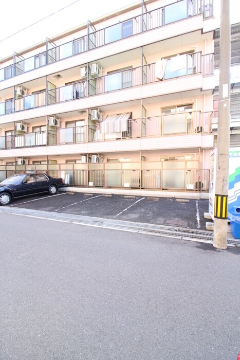 物件外観写真6　(駐車場)