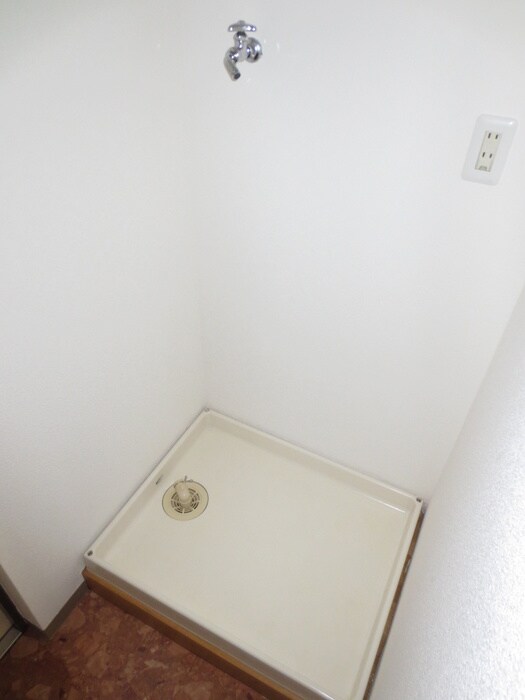 物件内観写真14　(洗濯機置場)