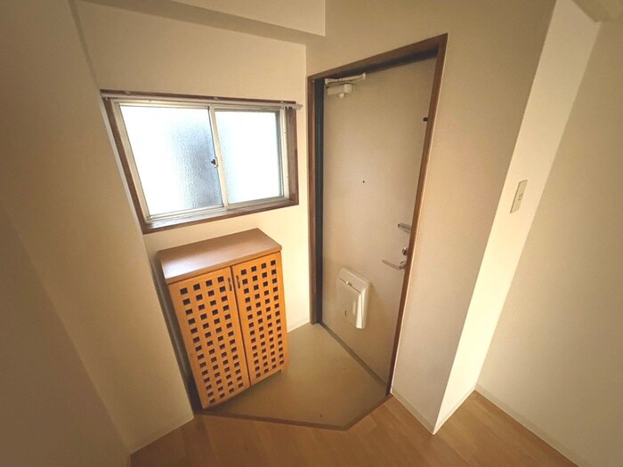 物件内観写真12　(玄関)