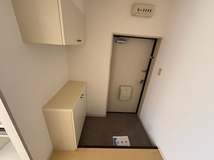物件内観写真13　(玄関)