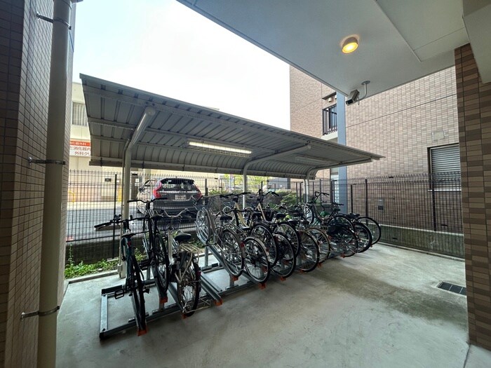 物件外観写真5　(駐輪場)