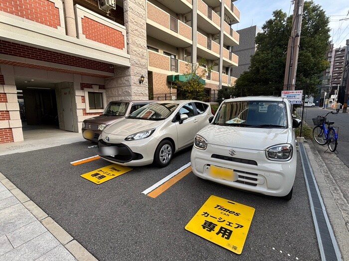 物件外観写真5　(駐車場)