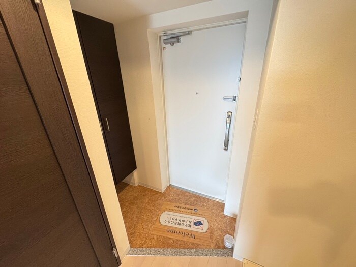 物件内観写真16　(玄関)