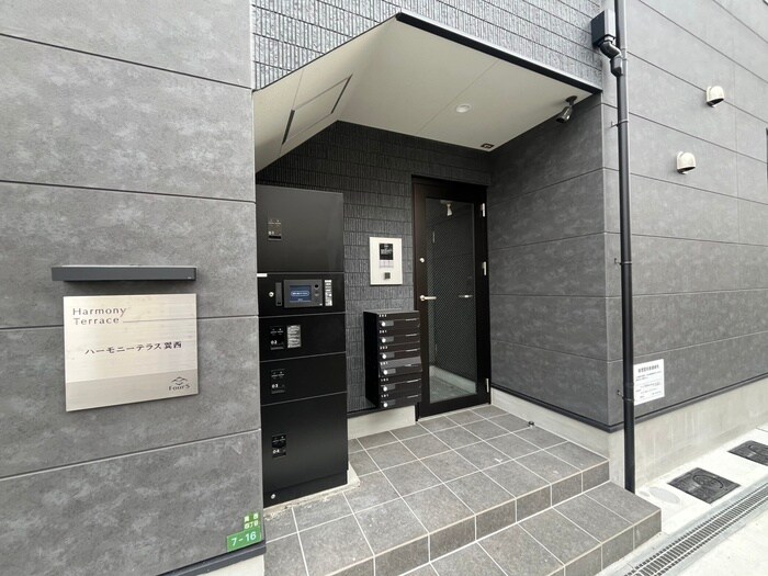 物件外観写真3　(エントランス部分)