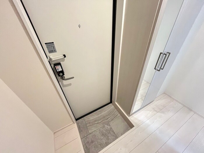 物件内観写真16　(玄関)