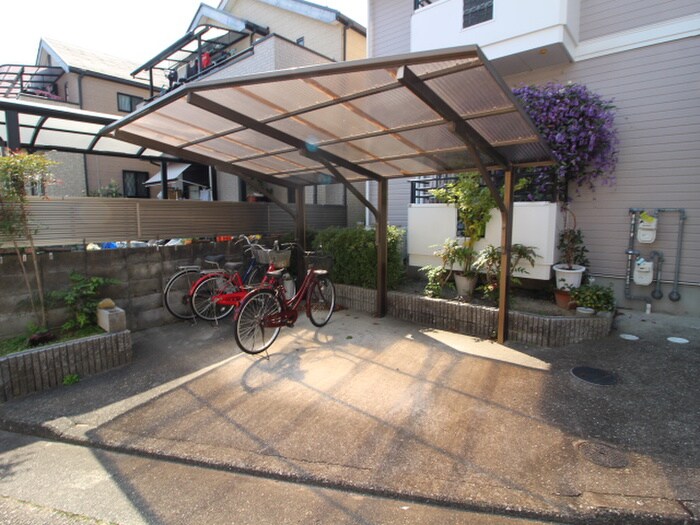 物件外観写真5　(駐輪場)