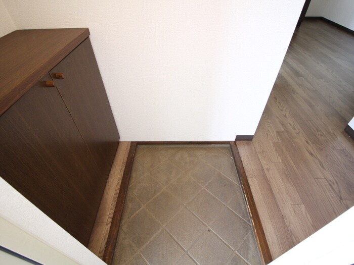 物件内観写真18　(玄関)