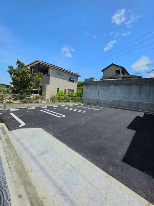 物件外観写真4　(駐車場)