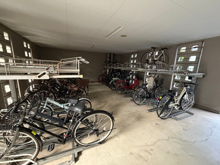 物件外観写真3　(駐輪場)