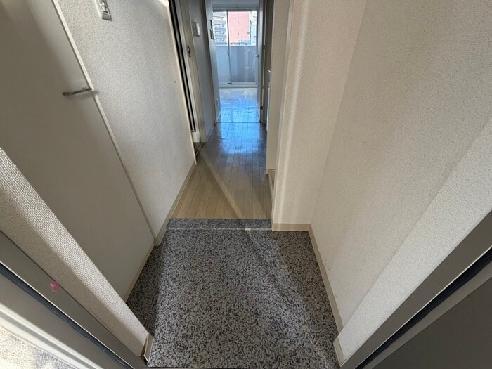 物件内観写真13　(玄関)