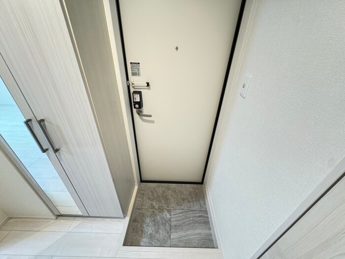 物件内観写真13　(玄関)