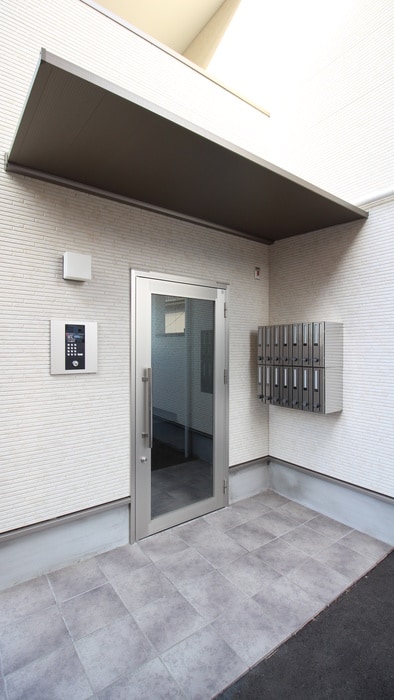 物件外観写真5　(エントランス部分)