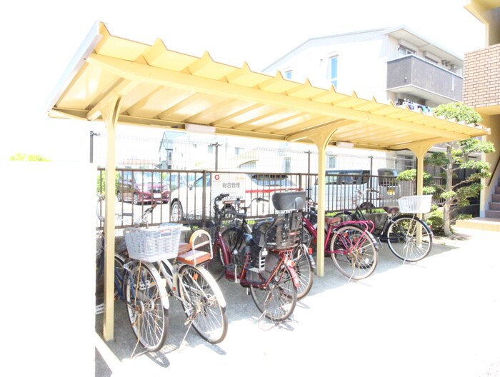 物件外観写真4　(駐輪場)