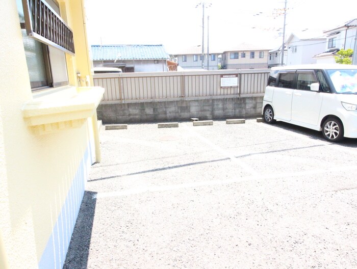 物件外観写真5　(駐車場)
