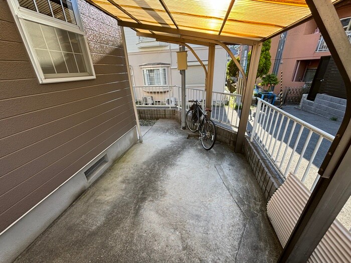 物件外観写真4　(駐輪場)