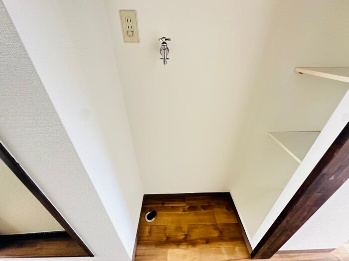 物件内観写真16　(洗濯機置場)