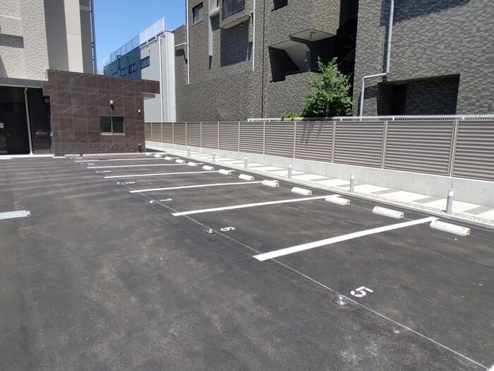 物件外観写真2　(駐車場)