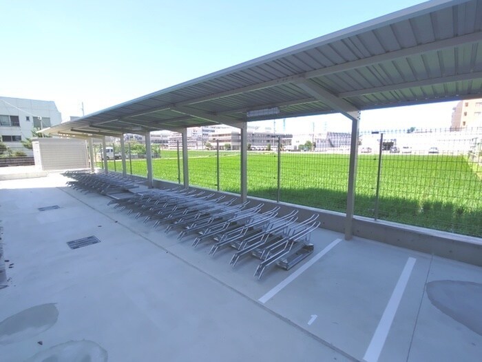 物件外観写真4　(駐輪場)