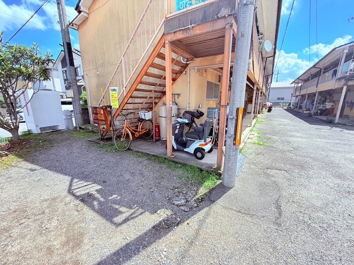 物件外観写真2　(駐輪場)