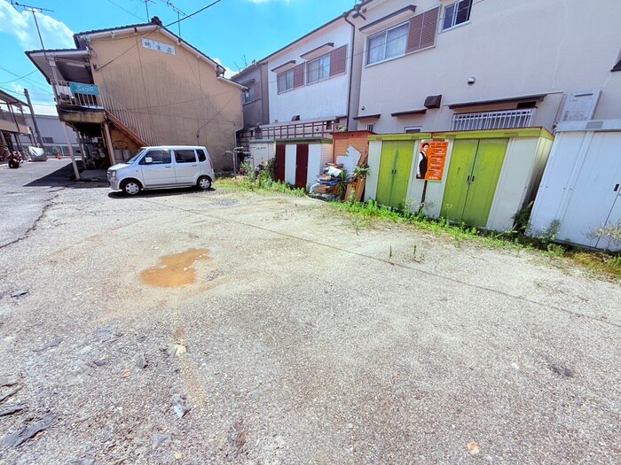 物件外観写真3　(駐車場)