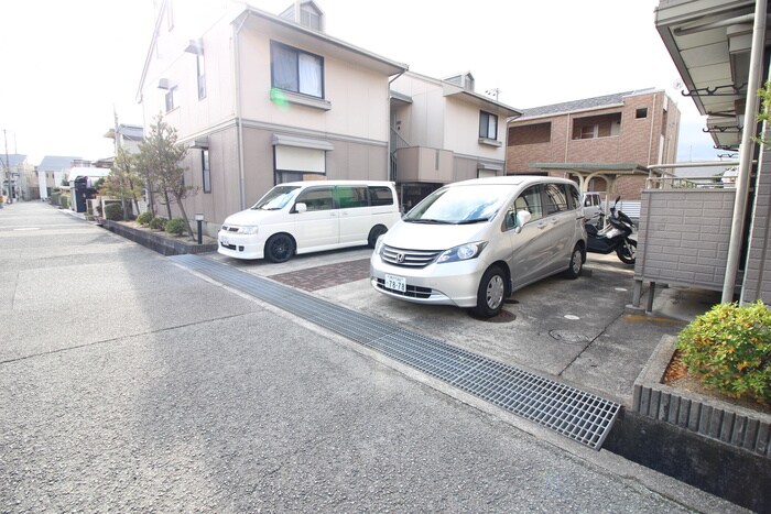 物件外観写真4　(駐車場)
