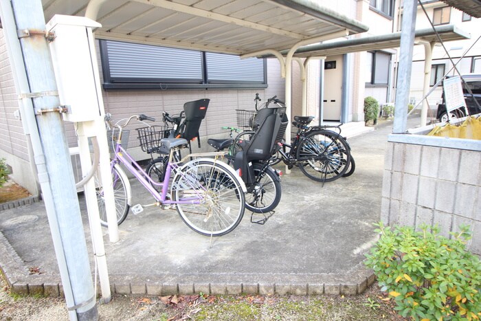 物件外観写真5　(駐車場)