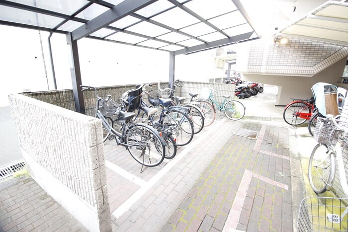 物件外観写真3　(駐輪場)