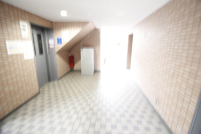 物件外観写真4　(エントランス部分)