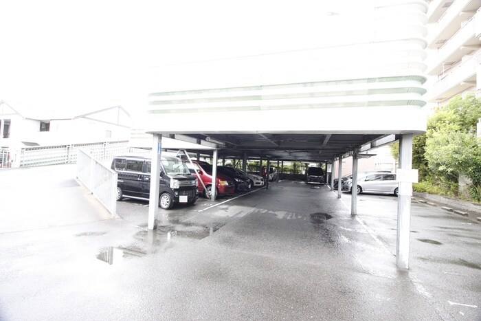 物件外観写真5　(駐車場)