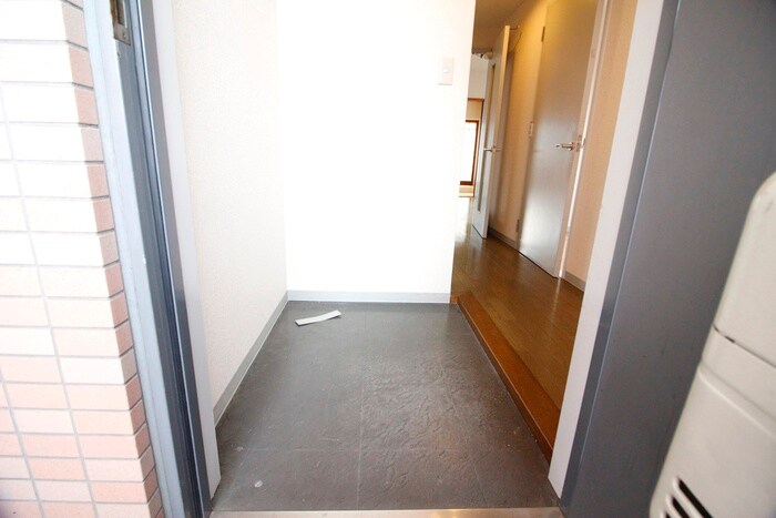 物件内観写真13　(玄関)