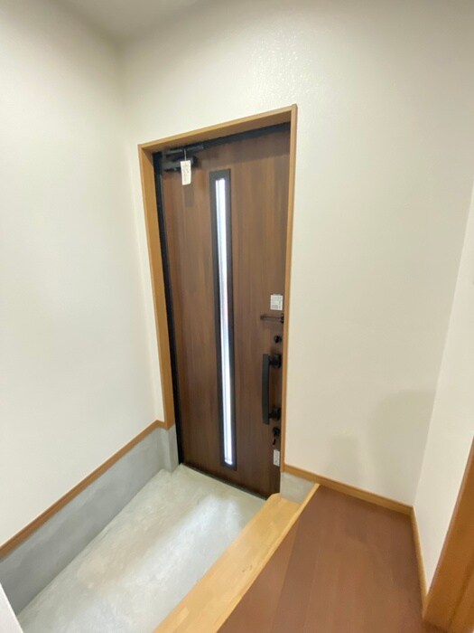 物件内観写真16　(玄関)
