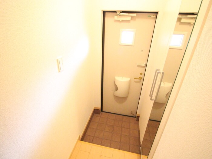 物件内観写真14　(玄関)
