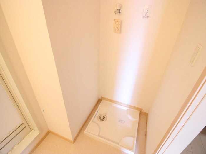 物件内観写真17　(洗濯機置場)