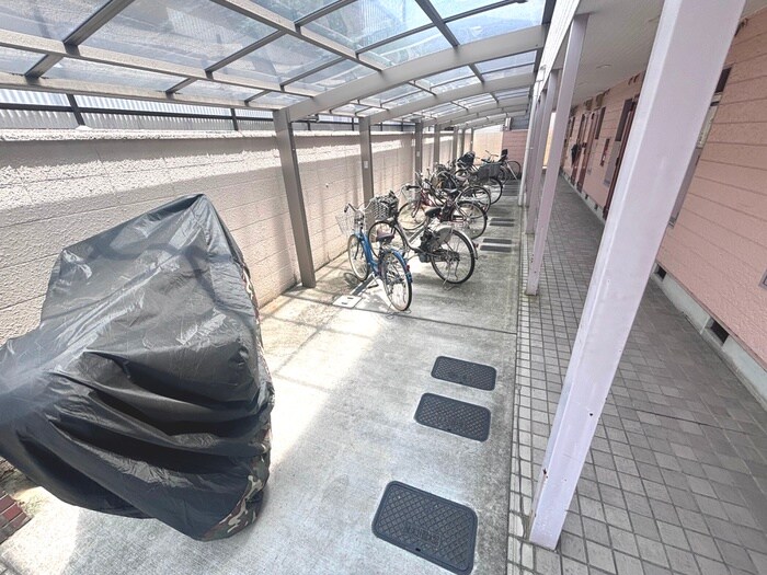物件外観写真6　(駐輪場)