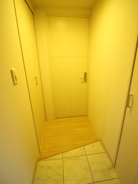 物件内観写真7　(玄関)