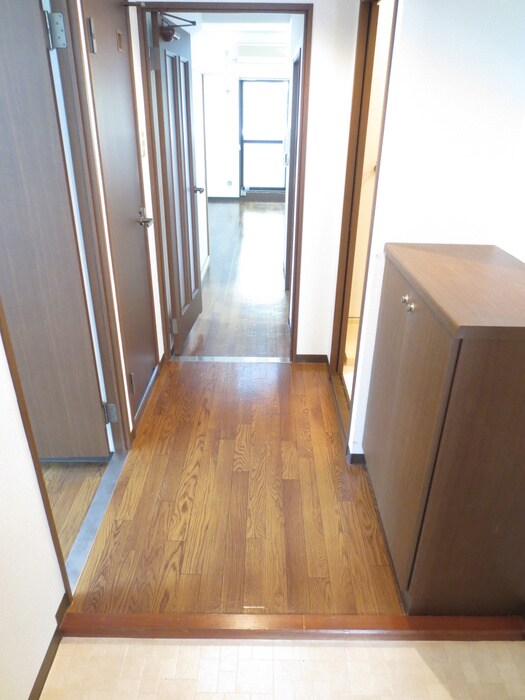 物件内観写真7　(玄関)