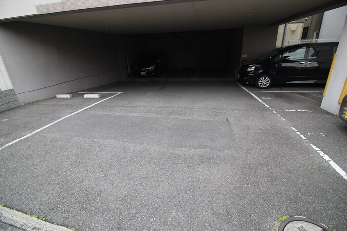 物件外観写真3　(駐車場)