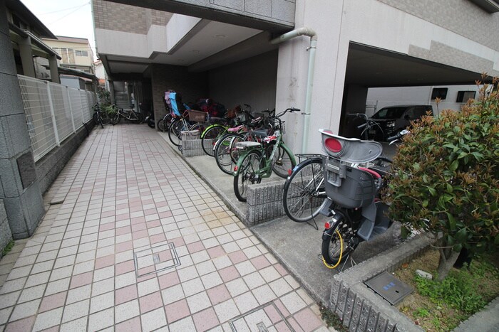 物件外観写真4　(駐輪場)