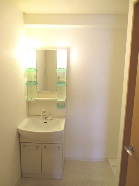 物件内観写真10　(洗濯機置場)