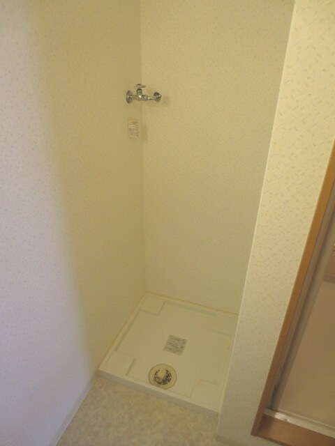 物件内観写真13　(洗濯機置場)