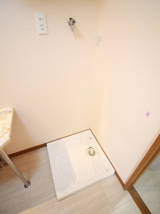 物件内観写真16　(洗濯機置場)