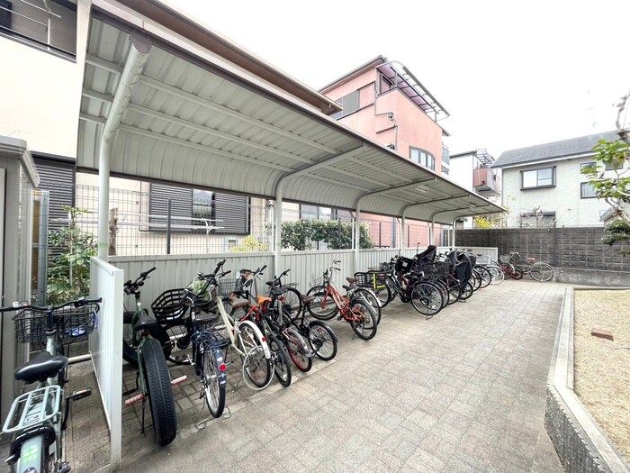 物件外観写真4　(駐輪場)