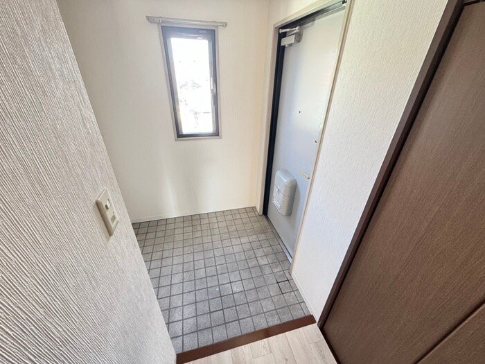 物件内観写真15　(玄関)