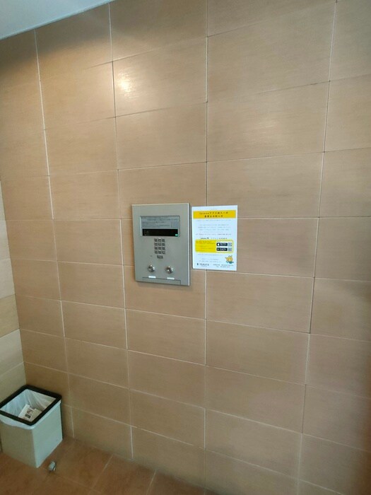 物件外観写真5　(エントランス部分)