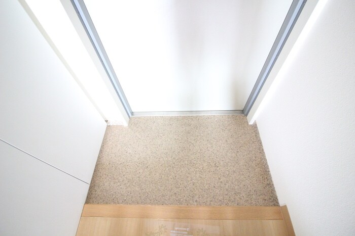 物件内観写真19　(玄関)